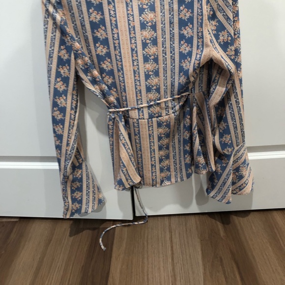 Lulus wrap top - Picture 2 of 7